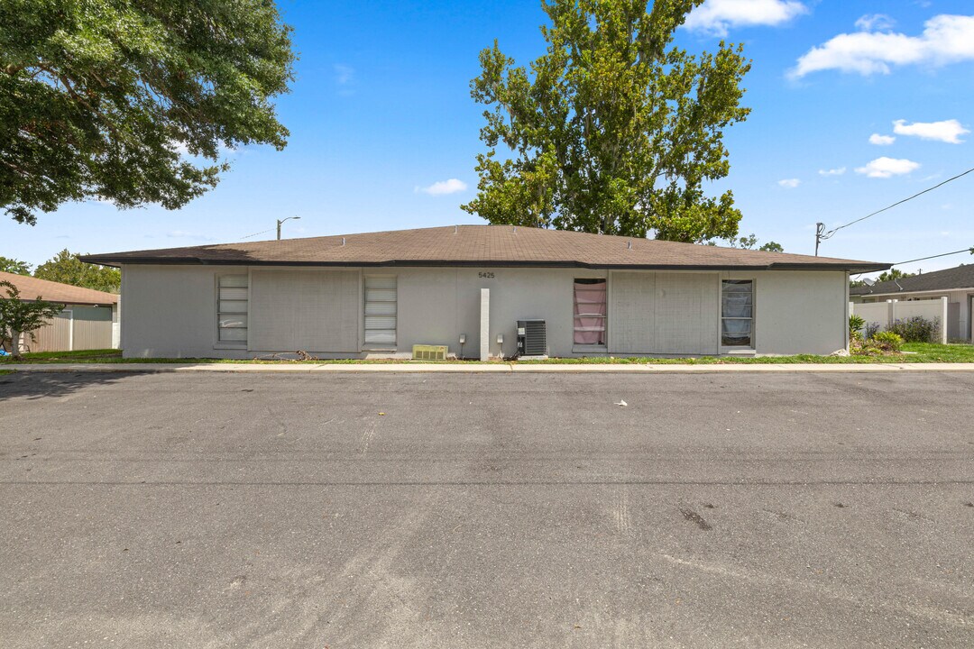 5425 SE 30th Pl in Ocala, FL - Foto de edificio