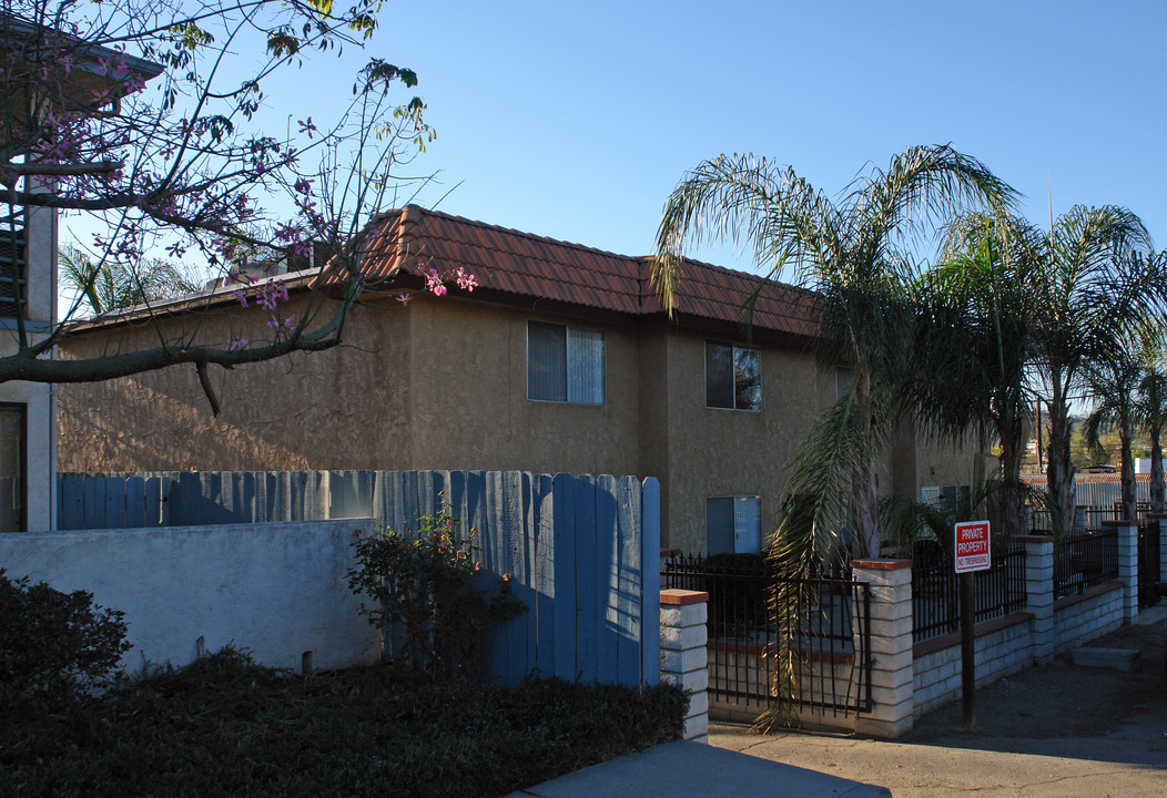 117 9th St in Ramona, CA - Building Photo