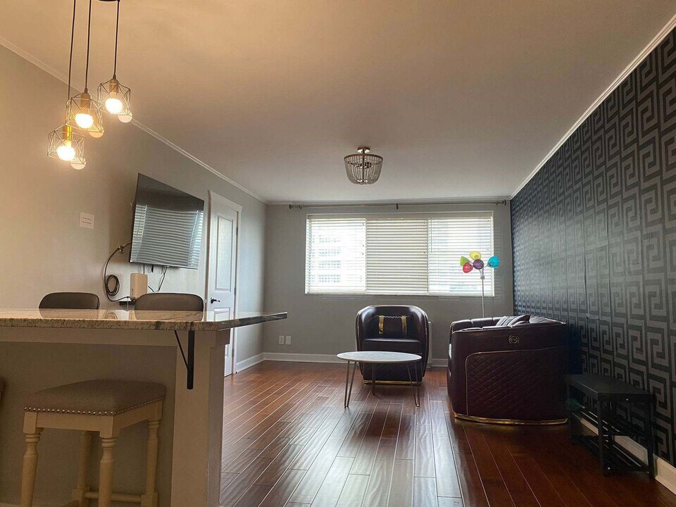 215 Piedmont Ave NE in Atlanta, GA - Building Photo