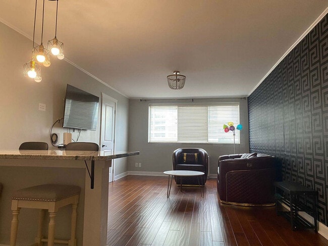 215 Piedmont Ave NE