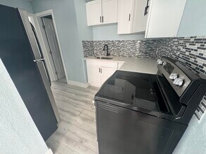 518 49th St in West Palm Beach, FL - Building Photo - Building Photo