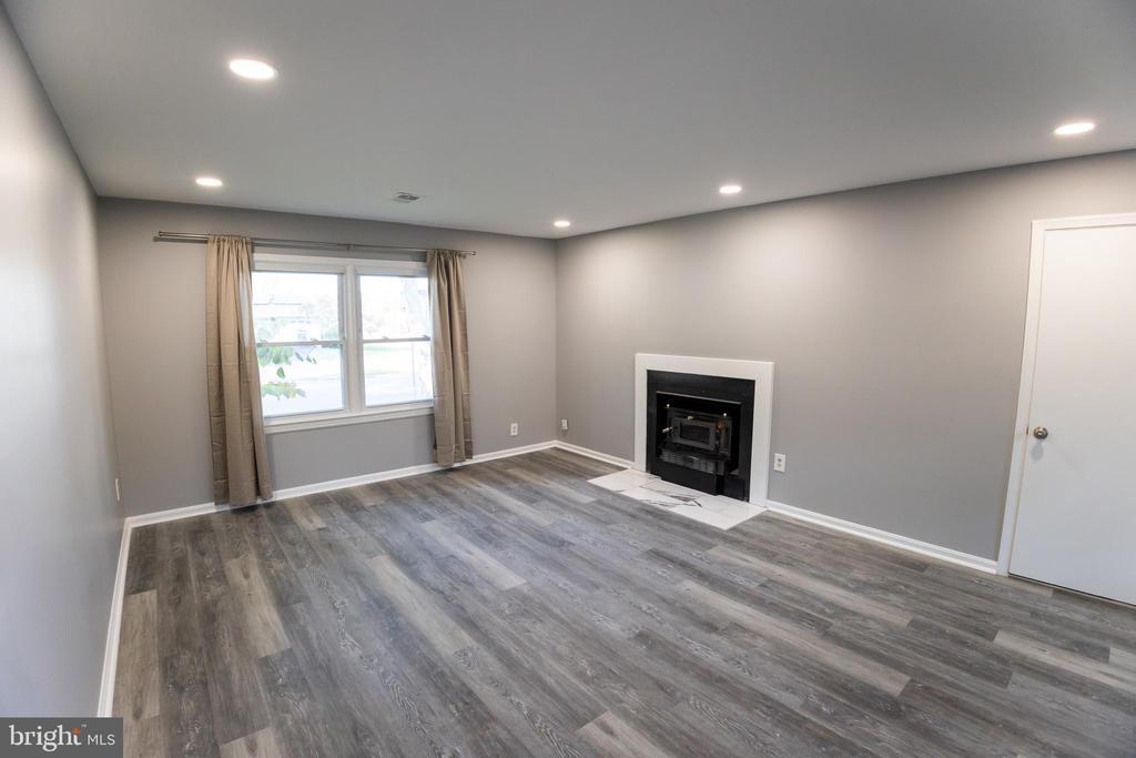 201 S Kennedy Rd in Sterling, VA - Building Photo