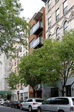 227 E 7th St in New York, NY - Foto de edificio - Building Photo