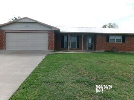 2205 NW 50th St in Lawton, OK - Building Photo