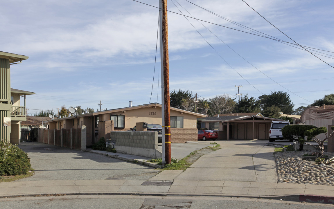 1136 Carson St in Seaside, CA - Foto de edificio