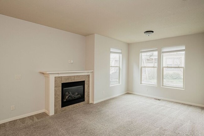 14170 NE Flanders Ct in Portland, OR - Building Photo - Building Photo