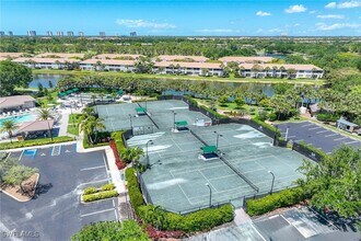 9030 Spring Run Blvd in Bonita Springs, FL - Foto de edificio - Building Photo