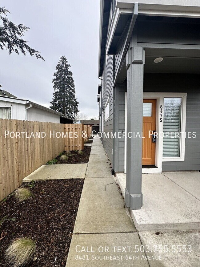 8481 SE 64th Ave in Portland, OR - Building Photo - Building Photo