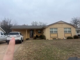 1326 Hite Blvd in Enid, OK - Building Photo