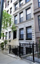 126 E 71st St in New York, NY - Building Photo