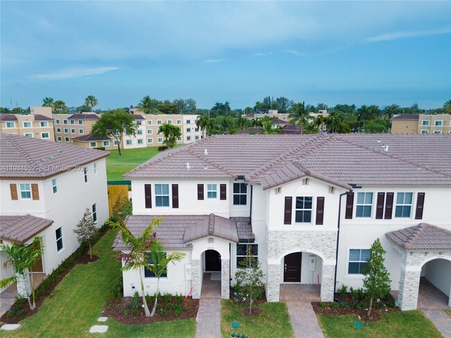 12133 NW 23rd Ct in Miami, FL - Building Photo - Building Photo