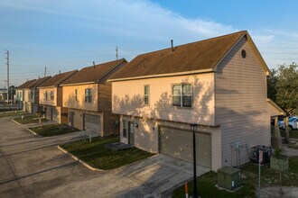 Parkway Ranch in Houston, TX - Building Photo - Primary Photo