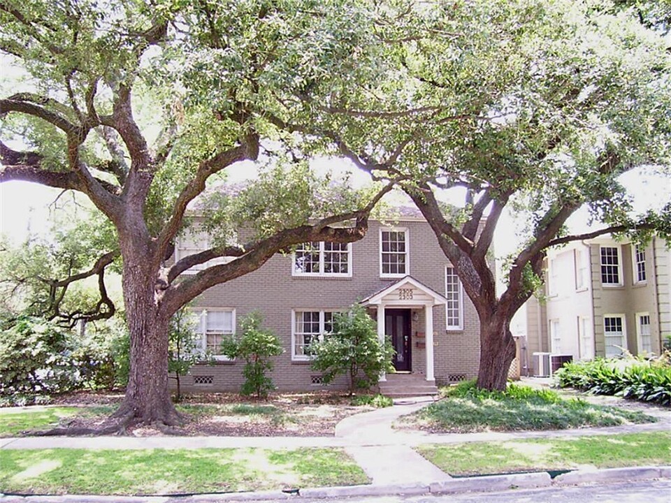 2305 Goldsmith St in Houston, TX - Foto de edificio