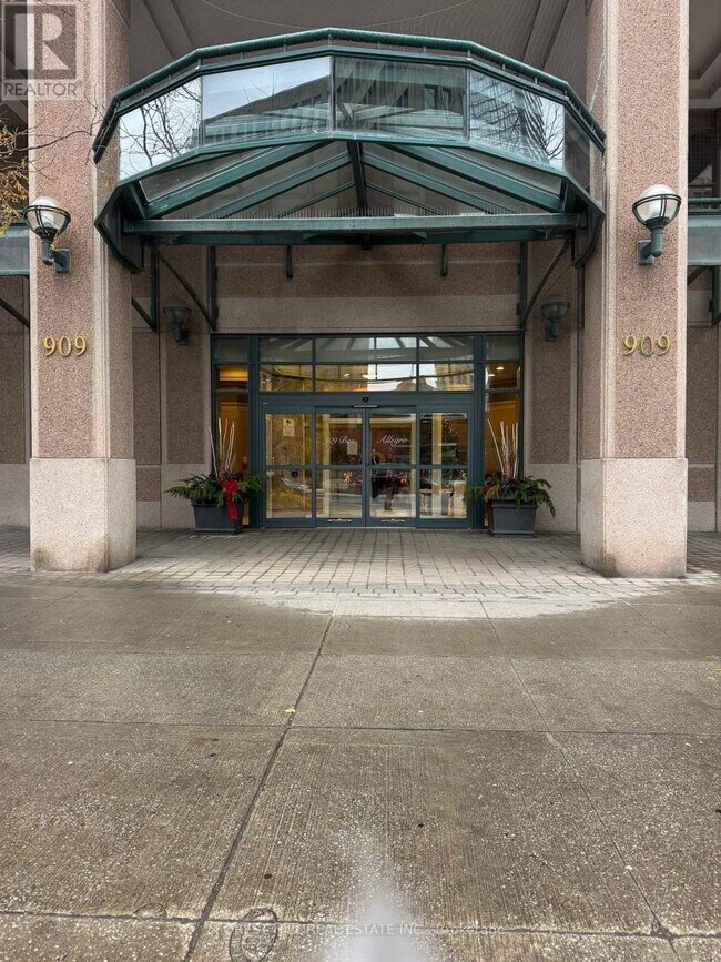 property at 909 Bay St.