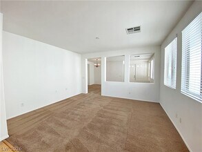 682 Homewillow Ave in Las Vegas, NV - Foto de edificio - Building Photo