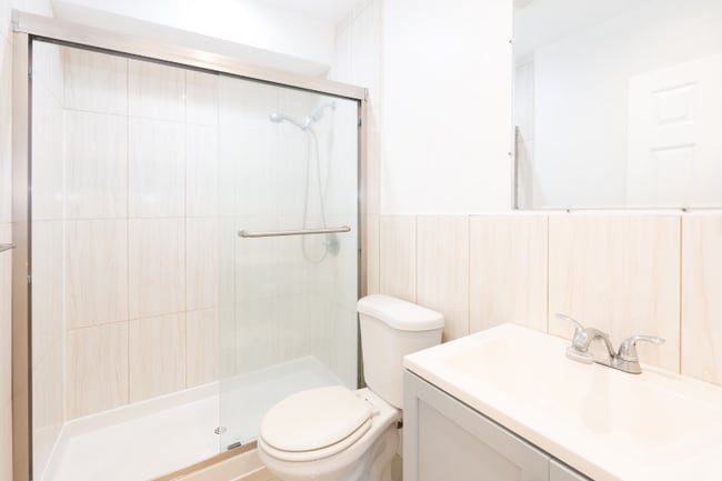 2050 S Lida Ln in Anaheim, CA - Foto de edificio - Building Photo