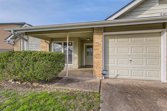 2302 Frontier Trl in Round Rock, TX - Building Photo - Building Photo