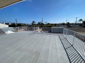 155 Rochester St, Unit 1/2 in Costa Mesa, CA - Building Photo - Building Photo