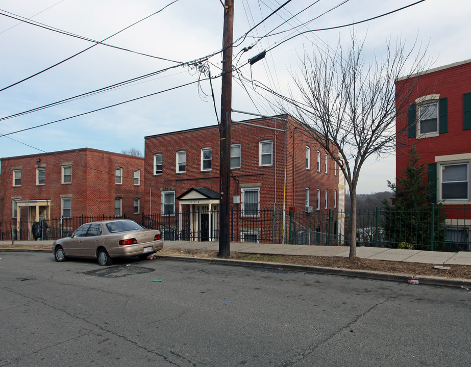 3142 Buena Vista Ter SE in Washington, DC - Building Photo