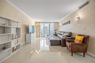 3001 S Ocean Dr, Unit 425 in Hollywood, FL - Building Photo - Building Photo