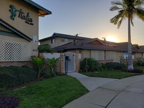 664 E Italia St in Covina, CA - Foto de edificio - Building Photo