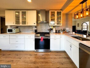 10712 Warwick Ave in Fairfax, VA - Building Photo - Building Photo