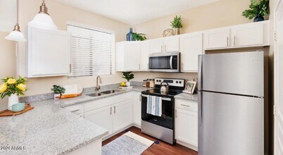 7850 W McDowell Rd in Phoenix, AZ - Building Photo - Building Photo