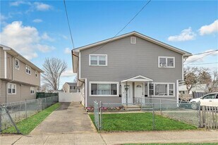 57 Woodend Rd in Stratford, CT - Building Photo