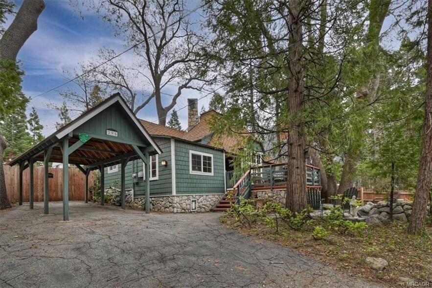 295 Sunset Dr in Lake Arrowhead, CA - Foto de edificio