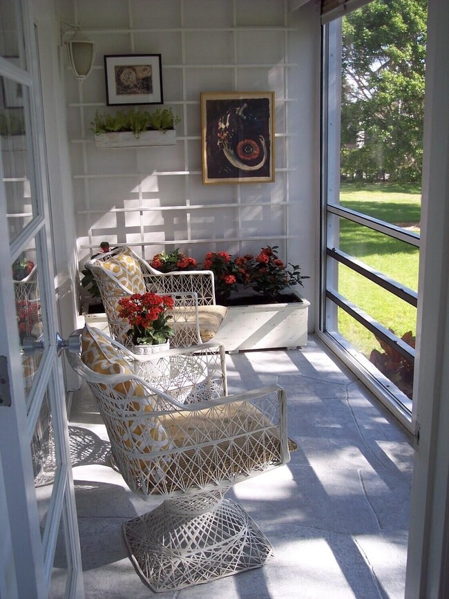 property at 2615 Garden Dr N