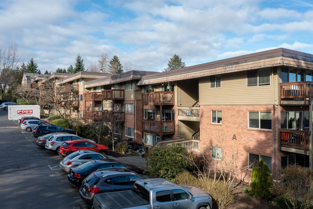 Lakewood Shores Condominiums in Redmond, WA - Building Photo