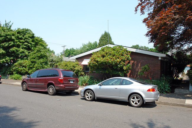 3403-3427 SE Madison in Portland, OR - Building Photo - Building Photo