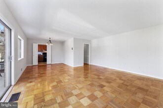 10631 Montrose Ave-Unit -M-204 in Bethesda, MD - Building Photo - Building Photo