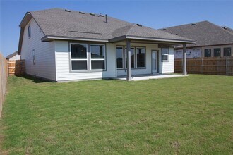 105 Stone Fork Ln in Hutto, TX - Building Photo - Building Photo