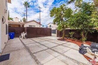 8644 Corbin Ave in Los Angeles, CA - Building Photo - Building Photo