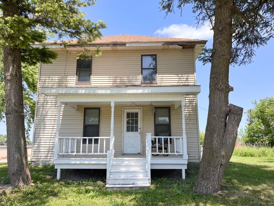 1620 S River Rd in McHenry, IL - Building Photo
