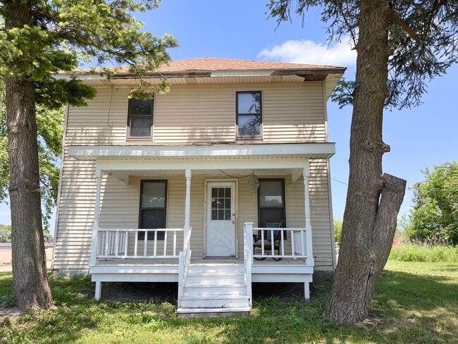 property at 1620 S River Rd