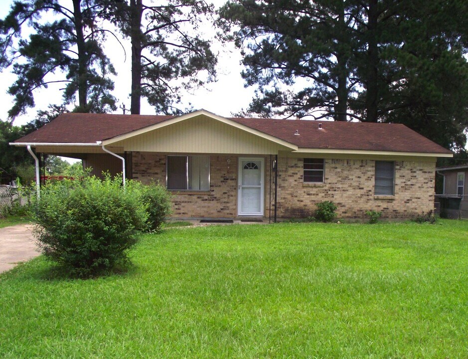214 Ivy St in New Llano, LA - Building Photo