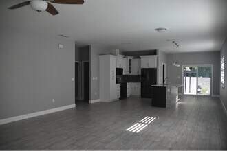 6412 S Adelia Ave in Tampa, FL - Foto de edificio - Building Photo