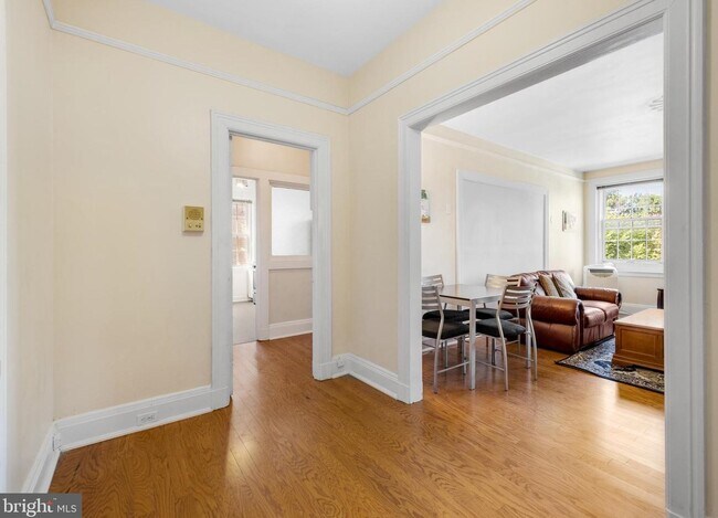 3507 N Charles St, Unit 201 in Baltimore, MD - Foto de edificio - Building Photo