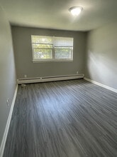 1570 Willard Ave in Newington, CT - Building Photo - Building Photo