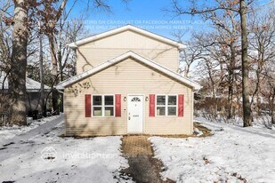 26805 Circle Dr S in Mundelein, IL - Building Photo