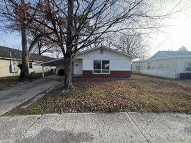 707 S Bentley St in Marion, IL - Building Photo