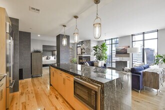 201 S 11th St in Minneapolis, MN - Building Photo - Building Photo