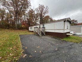 170 Oakcrest Dr in Beckley, WV - Building Photo