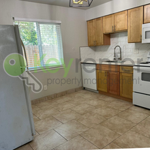 5735 Falconer Way in Sacramento, CA - Building Photo - Building Photo