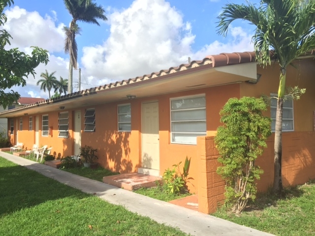 1130 W 26th St in Hialeah, FL - Building Photo