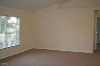 2802 37th St SW in Lehigh Acres, FL - Foto de edificio - Building Photo