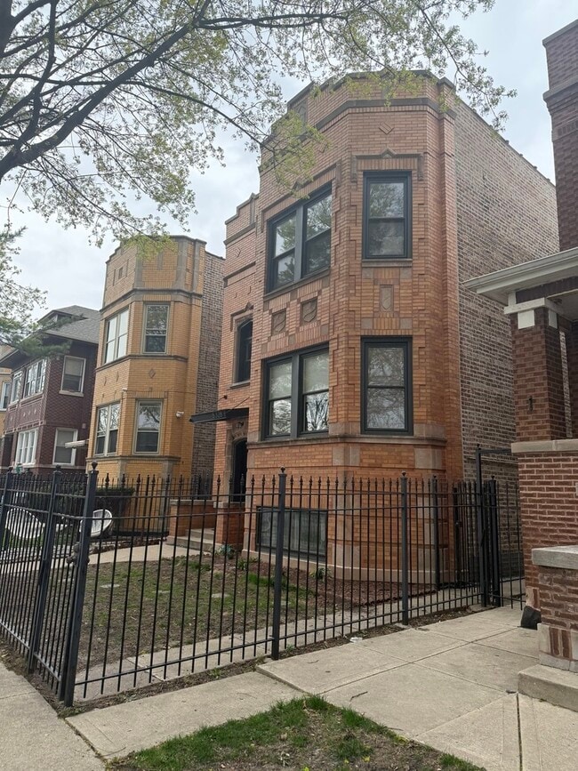 5328 W Drummond Pl in Chicago, IL - Building Photo - Building Photo