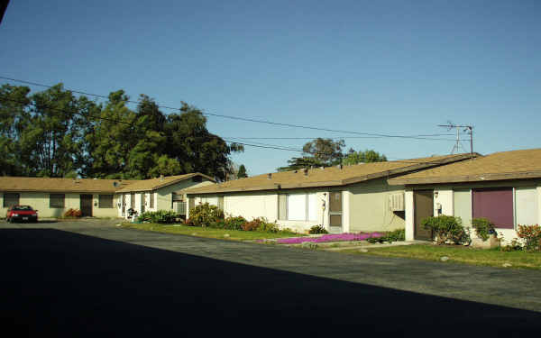 16960 San Bernardino Ave in Fontana, CA - Building Photo - Building Photo